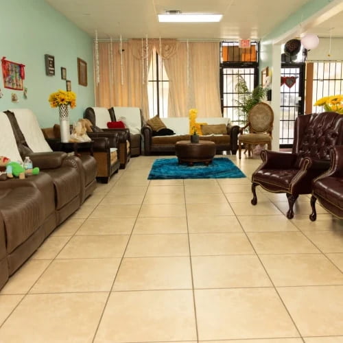 lobby los abuelos felices
